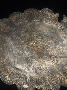 Read more about the article “Serafim’in Kanatlarında: Halep Kökenli Bizans Yelpazesi”
<span class="bsf-rt-reading-time"><span class="bsf-rt-display-label" prefix="Okuma Süresi"></span> <span class="bsf-rt-display-time" reading_time="19"></span> <span class="bsf-rt-display-postfix" postfix="Dakika"></span></span><!-- .bsf-rt-reading-time -->