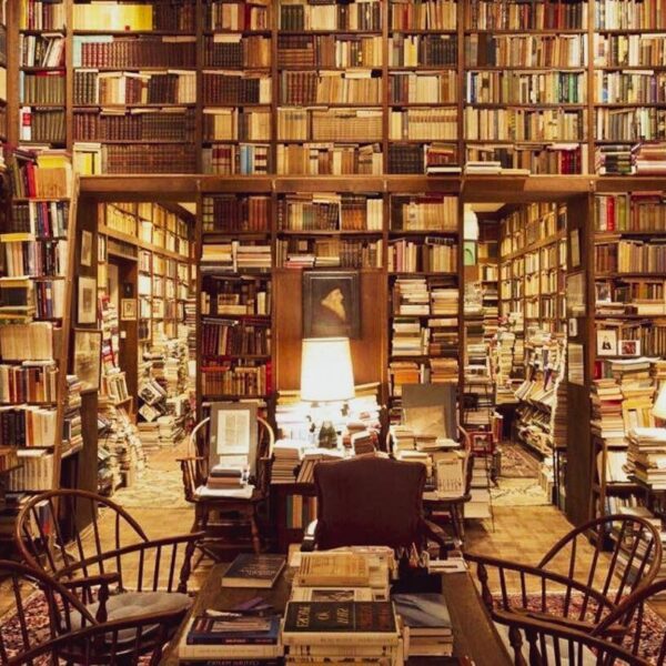 “Okunmamış Kitapların Epistemolojisi: Umberto Eco’nun Antilibrary Paradoksu”