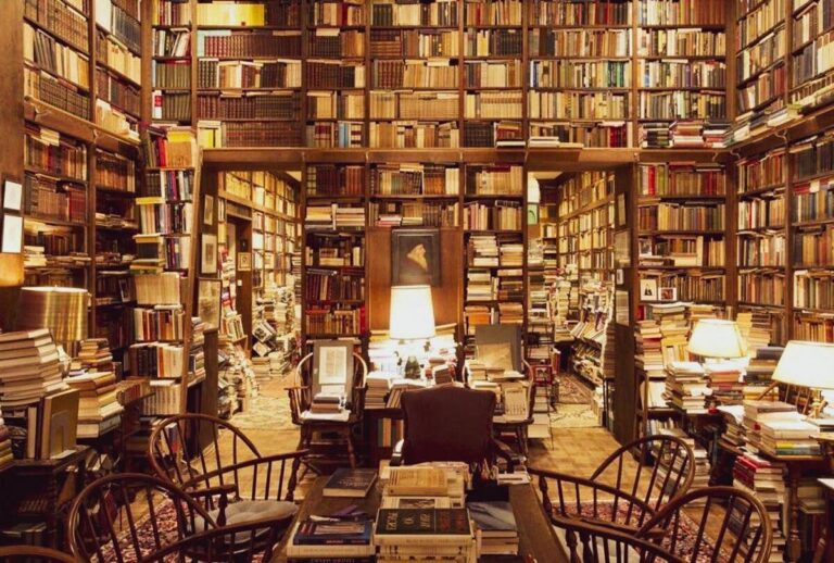 “Okunmamış Kitapların Epistemolojisi: Umberto Eco’nun Antilibrary Paradoksu”