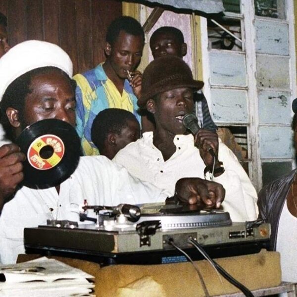 “Kingston’ın Ritmi: Mento’dan Rocksteady’ye Jamaika Müziğinin Doğuşu, 1950–1968”